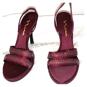 NWOT Nina burgundy heels